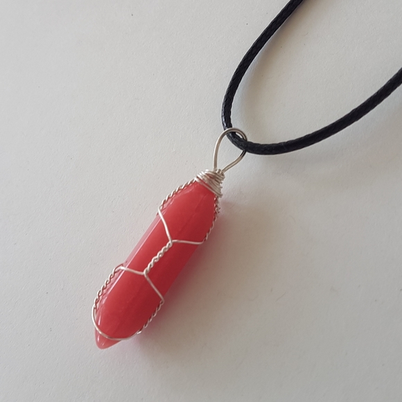 ♦️ Red Glow in the Dark Stone Necklace - Picture 4 of 6